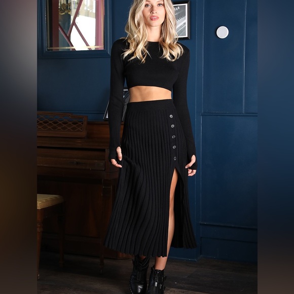 #72 Glamorous Black Wrap Long Sleeve Crop Top & Pleated High Rise Skirt Set - Picture 2 of 8